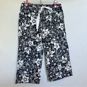Floral Blue and White Wide-Leg Capris Pants